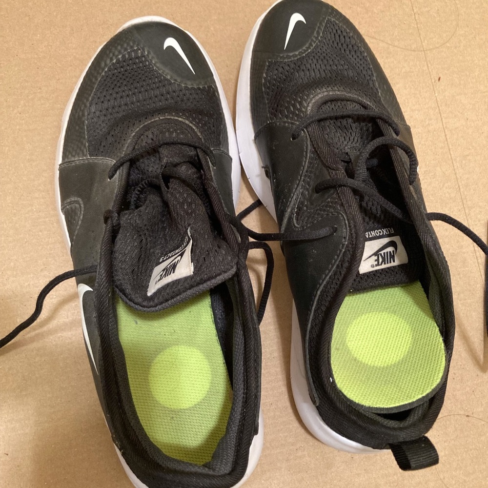 Boys Black Nike Runners